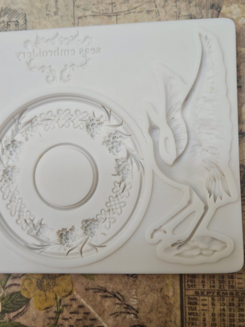 Cranes and floral medallion silicone mold - Picture 6 of 12